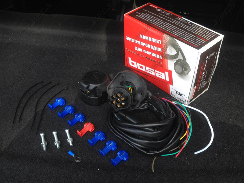 Универсальная розетка Bosal 022-004 7 контактов с проводкой